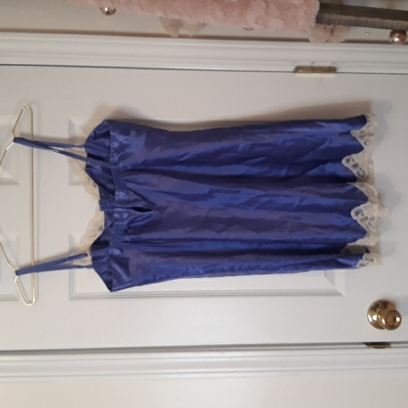 VTG Victoria's Secret purple slip and robe set - Picture 8 of 10